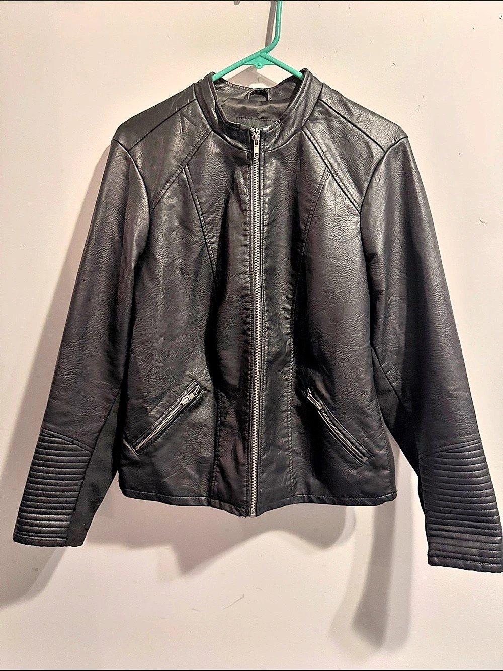 Torrid Faux Leather Collarless Moto Jacket Black Size 1
(Foyer closet)